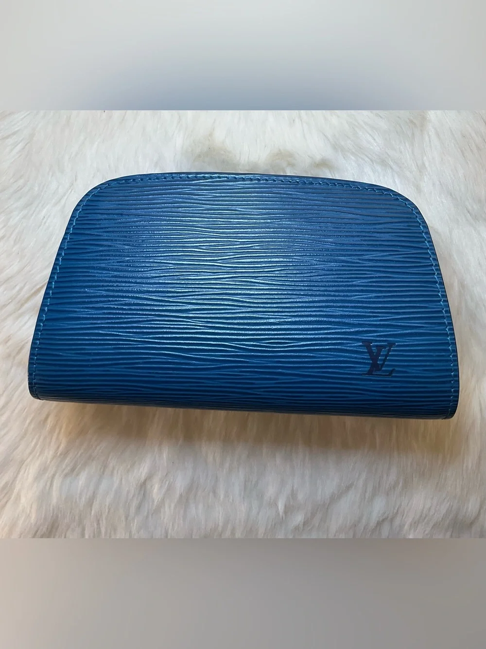 Louis Vuitton compact louis